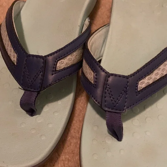 Vionic Sandals - Picture 2 of 5